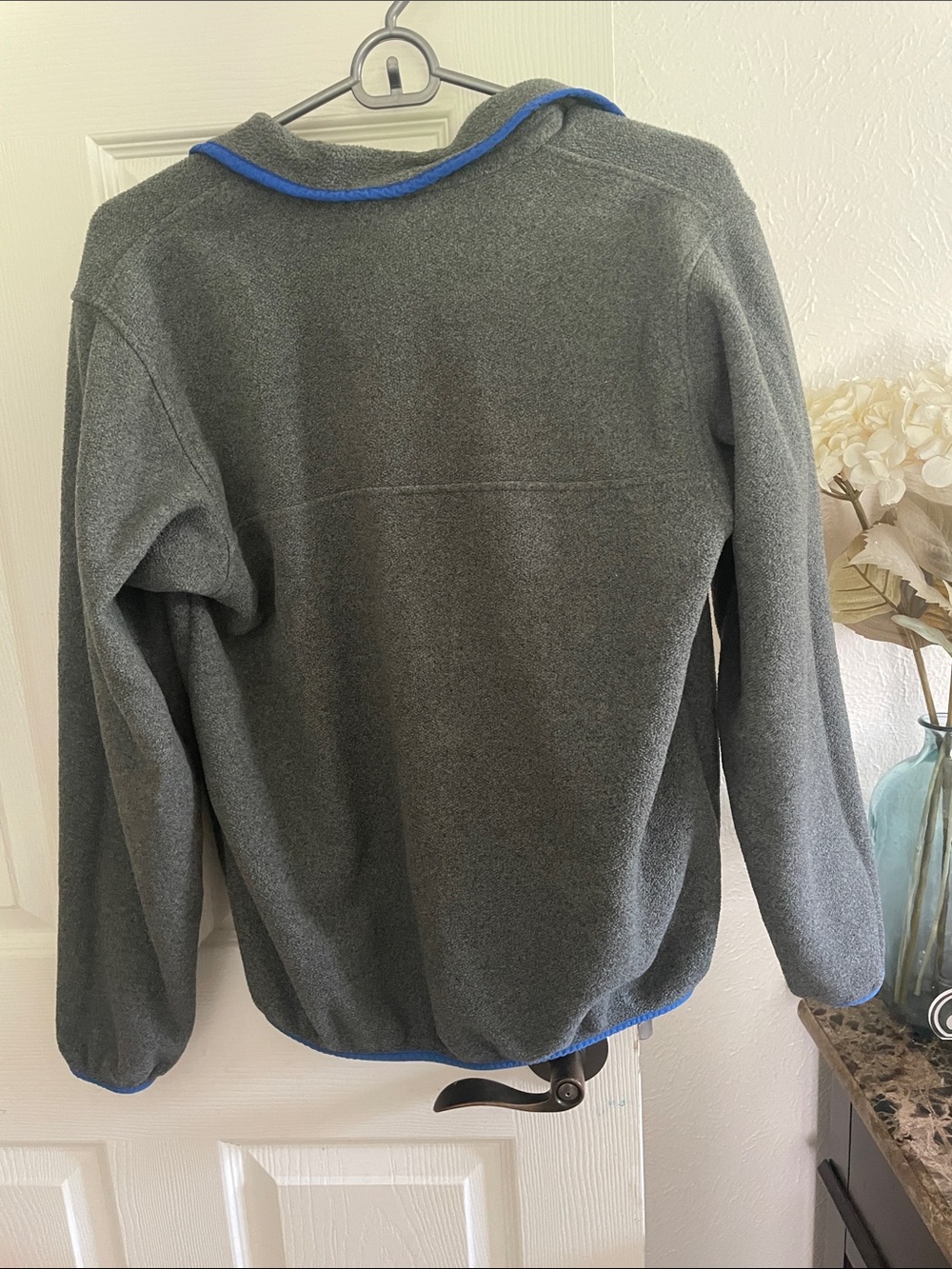 Patagonia Women’s Gray Crewneck with Blue Trim and Pink Inner Collar - Picture 3 of 3